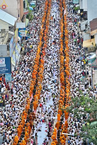 ภาพ No.85956:ตักบาตรพระนานาชาติ 10,000 รูป ใจกลางนครหาดใหญ่ จ.สงขลา วันอาทิตย์ที่ 20 สิงหาคม พ.ศ. 2566