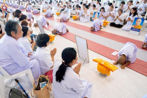 ภาพ No.215009:วันเสาร์ที่ 5 เมษายน พ.ศ. 2568 พิธีเวียนประทักษิณรอบพระมหาธรรมกายเจดีย์  พิธีวันทาเจดีย์ พิธีขอขมาและมอบผ้าไตร ในโครงการบรรพชาสามเณรฟื้นฟูพระพุทธศาสนาทั่วไทย , โครงการหน่อแก้วเปรียญธรรม รุ่นที่ 13 ,  โครงการสามเณรยุวธรรมทายาท รุ่นที่ 33 , โครงการสามเณรมั