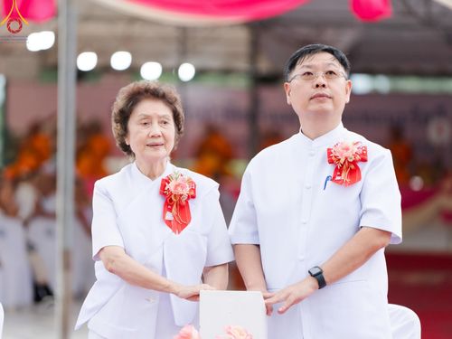 ภาพ No.158170:พิธีทอดผ้าป่า ติดตั้งแผ่นสิริฉะทะนะรัสมี(หลังคา) อาคาร 80 ปี หลวงพ่อธัมมชโย วันอาทิตย์ที่ 22 กันยายน พ.ศ. 2567 ณ ศูนย์ปฏิบัติธรรมวิหารแดง อ.วิหารแดง จ.สระบุรี