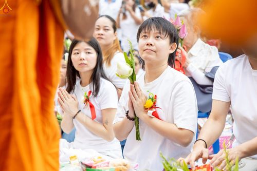 ภาพ No.237117:วันอาทิตย์ที่ 10 สิงหาคม พ.ศ. 2568 มหาสังฆทานครั้งยิ่งใหญ่ ตักบาตรพระ 10,000 รูป ถ.นิพัทธ์อุทิศ 3 ใจกลางนครหาดใหญ่ จ.สงขลา (ชุดที่ 2)