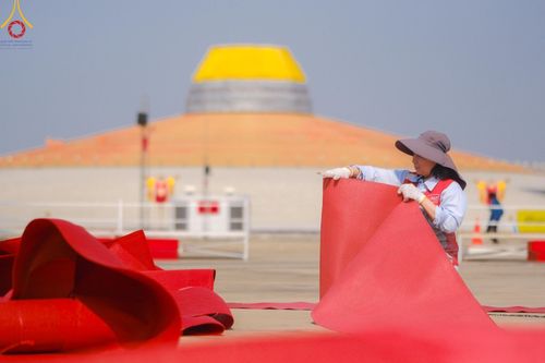 ภาพ No.208140:V.55 สารพัดV สารพัดดี ที่วัดพระธรรมกาย ในโครงการธรรมยาตรา กตัญญูบูชา มหาปูชนียาจารย์ พระมงคลเทพมุนี (สด จนฺทสโร) พระผู้ปราบมาร อนุสรณ์สถาน 7 แห่ง ปีที่ 13 ระหว่างวันที่ 2-31 มกราคม พ.ศ. 2568