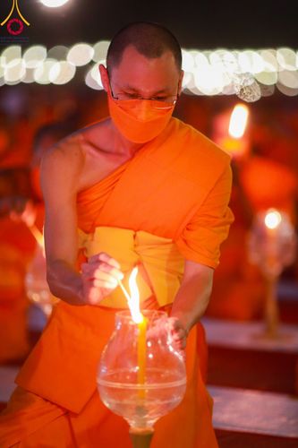 ภาพ No.107175:พิธีจุดประทีปถวายเป็นพุทธบูชา และบูชาธรรมมหาปูชนียาจารย์ ในโครงการธรรมยาตรากตัญญูบูชา มหาปูชนียาจารย์ พระมงคลเทพมุนี(สด จนฺทสโร) พระผู้ปราบมาร  อนุสรณ์สถาน 7 แห่ง ปีที่ 12  วันที่ 6 มกราคม พ.ศ. 2567 ณ อนุสรณ์สถานมหาวิหารพระมงคลเทพมุนี อ.สองพี่น้อง จ.สุพร