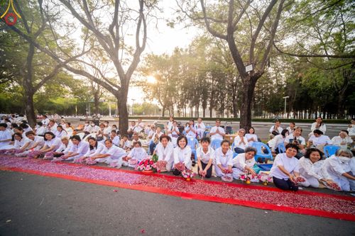 ภาพ No.120073:พิธีต้อนรับพระธรรมยาตรา ในโครงการธรรมยาตรา กตัญญูบูชา มหาปูชนียาจารย์ พระมงคลเทพมุนี(สด จนฺทสโร) พระผู้ปราบมาร อนุสรณ์สถาน 7 แห่ง ปีที่ 12 วันที่ 28 มกราคม พ.ศ. 2567 ณ วัดพระธรรมกาย จ.ปทุมธานี