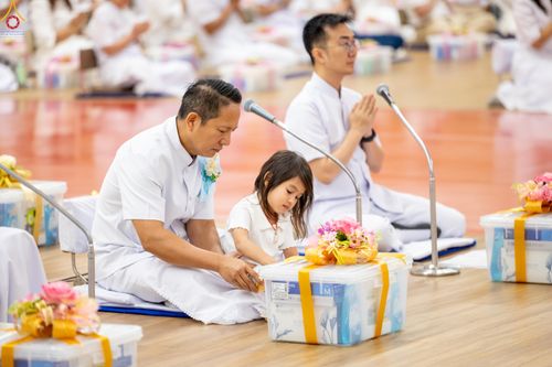 ภาพ No.280582:วันที่ 28 ธันวาคม พ.ศ.2568 พิธีถวายอุปกรณ์ทำความสะอาด ณ ห้องแก้วสารพัดนึก วัดพระธรรมกาย