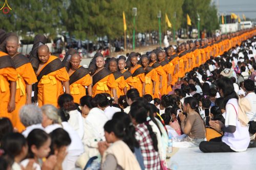 ภาพ No.299708:วันที่ 18 มกราคม พ.ศ. 2569 พิธีต้อนรับพระธรรมยาตรา (ภาพชุดที่ 2) ณ อนุสรณ์สถานลำดับที่ 5  สถานที่เผยแผ่วิชชาธรรมกายครั้งแรก อนุสรณ์สถานบางปลา วัดบางปลา อำเภอบางเลน จังหวัดนครปฐม ในโครงการธรรมยาตรา กตัญญูบูชา มหาปูชนียาจารย์ พระมงคลเทพมุนี(สด จนฺทสโร) พระ