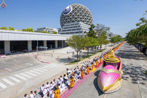 ภาพ No.304623:วันที่ 25 มกราคม พ.ศ. 2569 พิธีต้อนรับพระธรรมยาตรา (ภาพชุดที่ 2) รร.สามัคคีราษฏร์บำรุง-วัดพระธรรมกาย ในโครงการธรรมยาตรา กตัญญูบูชา มหาปูชนียาจารย์ พระมงคลเทพมุนี(สด จนฺทสโร) พระผู้ปราบมาร อนุสรณ์สถาน 7 แห่ง ปีที่ 14