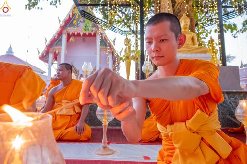 ภาพ No.294025:วันที่ 13 มกราคม พ.ศ. 2569 พิธีจุดประทีปถวายเป็นพุทธบูชา และบูชาธรรมมหาปูชนียาจารย์  (ภาพชุดที่ 2) ณ วัดสองพี่น้อง ต.ต้นตาล อ.สองพี่น้อง จ.สุพรรณบุรี ในโครงการธรรมยาตรา กตัญญูบูชา มหาปูชนียาจารย์ พระมงคลเทพมุนี(สด จนฺทสโร) พระผู้ปราบมาร อนุสรณ์สถาน 7 แห่