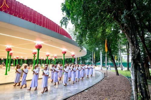 ภาพ No.156703:พิธีบรรพชาอุปสมบท ธรรมทายาท โครงการอุปสมบทหมู่บูชาธรรมครบรอบ 107 ปี วันครูผู้ค้นพบวิชชาธรรมกาย ณ โบสถ์พระไตรปิฏก วัดพระธรรมกาย วันเสาร์ที่ 14 กันยายน พ.ศ. 2567