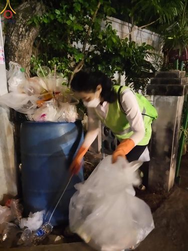 ภาพ No.116991:V.16 เป็นทีม การเตรียมงาน เก็บงาน การรับบุญของเจ้าหน้าที่หน่วยงานต่างๆ เพื่อโครงการธรรมยาตรา กตัญญูบูชามหาปูชนียาจารย์ พระมงคลเทพมุนี (สด จนฺทสโร) พระผู้ปราบมาร อนุสรณ์สถาน 7 แห่ง ปีที่ 12 ระหว่างวันที่ 2 - 31 มกราคม พ.ศ. 2567