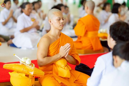 ภาพ No.227739:วันเสาร์ที่ 31 พฤษภาคม พ.ศ.2568 พิธีถวายผ้าไตรแด่สามเณรผู้เข้ารับการอุปสมบท , พิธีอุปสมบทสามเณรเตรียม DCI วัดพระธรรมกาย จ.ปทุมธานี