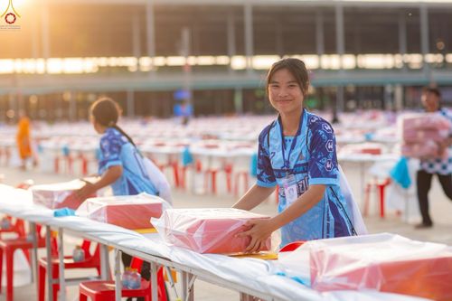 ภาพ No.225095:วันที่ 20 - 27 เมษายน พ.ศ. 2568 "ภาพแห่งความปลื้มที่ไม่มีวันจบ" คณะสงฆ์สามเณร เจ้าหน้าที่ และสาธุชน ร่วมแรงร่วมใจกันเตรียมงานและเก็บงาน เพื่อวันคุ้มครองโลก พิธีถวายมหาสังฆทานคณะสงฆ์ 40,000 กว่าวัดทั่วประเทศ