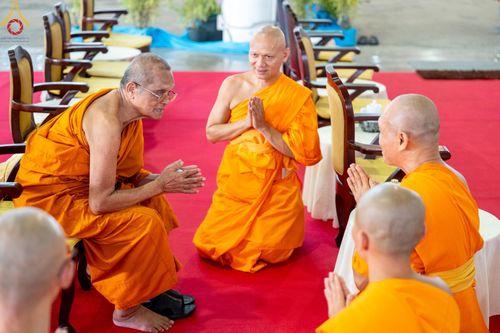 ภาพ No.60356:การต้อนรับพระสังฆาธิการ 10,000 กว่าวัดทั่วประเทศ พิธีมอบปัจจัยช่วยเหลือครู 4 จังหวัดชายแดนภาคใต้ พิธีปฏิบัติธรรม ในวันคุ้มครองโลก วันจันทร์ที่ 22 เมษายน พ.ศ.2567 ณ วัดพระธรรมกาย จ.ปทุมธานี