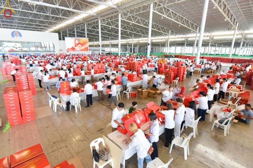 ภาพ No.212064:วันจันทร์ที่ 17 มีนาคม พ.ศ. 2568 บุญบรรจุกล่องไทยธรรม เพื่อถวายแด่พระสังฆาธิการ 40,000 กว่าวัดทั่วไทย ในวันคุ้มครองโลก 22 เมษายน พ.ศ. 2568 ณ บ้านแก้วเรือนทองคุณยายฯ วัดพระธรรมกาย