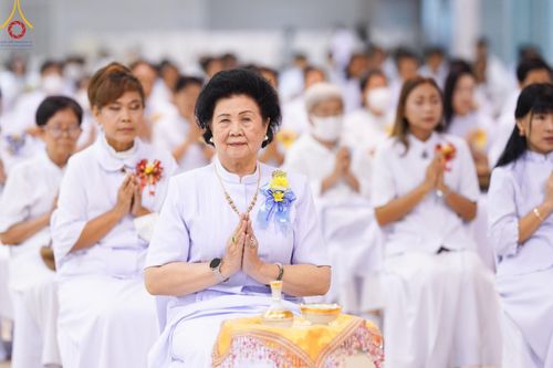 ภาพ No.146129:วันมหารำลึก ครั้งที่ 34 พิธีร่วมรำลึกถึงนักสร้างบารมีที่ล่วงลับไปแล้ว , พิธีสวดพระพุทธมนต์ ณ ห้องแก้วสารพัดนึก 1 วัดพระธรรมกาย วันเสาร์ที่ 27 กรกฎาคม พ.ศ. 2567