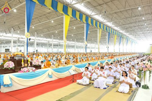 ภาพ No.59985:พิธีเจริญพระพุทธมนต์ "ฉลองอายุวัฒนมงคล 80 ปี หลวงพ่อธัมมชโย" พิธีถวายไทยธรรม คณะสงฆ์ 10,000 กว่าวัดทั่วประเทศ ในวันคุ้มครองโลก วันจันทร์ที่ 22 เมษายน พ.ศ. 2567 ณ สภาธรรมกายสากล วัดพระธรรมกาย จ.ปทุมธานี