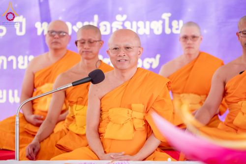 ภาพ No.179881:พิธีทอดกฐินบรมจักรพรรดิ สร้างอุโบสถ 80 ปี บูชาธรรมหลวงพ่อธัมมชโย ณ วัดพระธรรมกายแคลิฟอร์เนีย ประเทศสหรัฐอเมริกา วันอาทิตย์ที่ 10 พฤศจิกายน พ.ศ. 2567