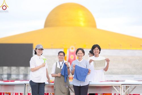 ภาพ No.219113:วันที่ 19-21 เมษายน พ.ศ. 2568 การเตรียมงานในลานธรรม , วิหารคด เพื่องานวันคุ้มครองโลก 22 เมษายน พ.ศ. 2568