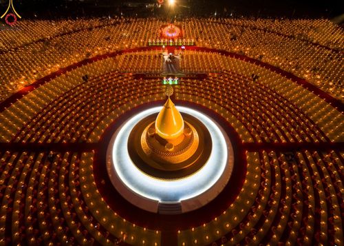 ภาพ No.129644:พิธีจุดประทีป 10,000 ดวง น้อมถวายเป็นพุทธบูชา ณ มหารัตนเจดีย์สิริปทุมสวรรค์ (เจดีย์อริยพุทธะ 5 พระองค์) ศูนย์ปฏิบัติธรรมภาคใต้ อ.บางกล่ำ จ.สงขลา  วันที่ 10 มีนาคม พ.ศ. 2567