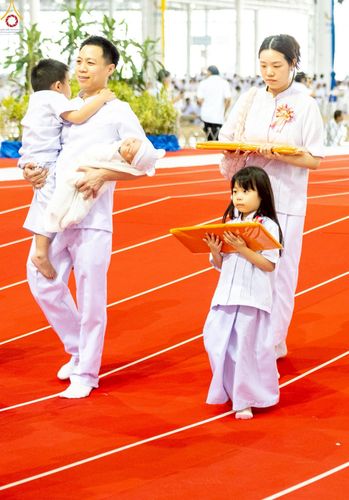 ภาพ No.277521:วันอาทิตย์ต้นเดือนที่ 7 ธันวาคม พ.ศ.2568 พิธีทอดผ้าป่าต้นสมบัติจักรพรรดิ ณ สภาธรรมกายสากล วัดพระธรรมกาย