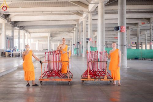 ภาพ No.218305:วันที่ 12-18 เมษายน พ.ศ. 2568 พระภิกษุและเจ้าหน้าที่อาสาสมัคร เตรียมพื้นที่ต้อนรับพักค้างพระสังฆาธิการ เนื่องในงานวันคุ้มครองโลก 22 เมษายน พ.ศ. 2568