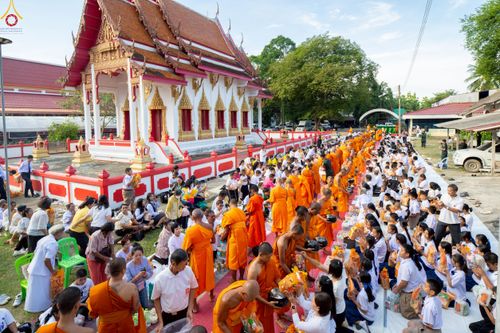 ภาพ No.234420:วันพฤหัสบดีที่ 24 กรกฎาคม พ.ศ. 2568 พิธีถวายสังฆทานแก่คณะสงฆ์ 323 วัด , พิธีมอบกองทุนหนุนแรงใจช่วยครูใต้ , พิธีทำบุญส่วนกุศลแด่ผู้วายชนม์ ในเหตุการณ์ความไม่สงบ 4 จังหวัด ชายแดนภาคใต้ (ปัตตานี , ยะลา , นราธิวาส , สงขลา) ปีที่ 21 ครั้งที่ 179 ณ วัดเวฬุวัน 