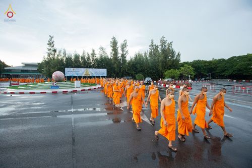 ภาพ No.88731:คณะสงฆ์ เจ้าหน้าที่ และสาธุชน ทุ่มเทแรงกายแรงใจเตรียมงาน เพื่องานวันครูผู้ค้นพบวิชชาธรรมกาย ตั้งแต่วันที่ 20 กันยายน พ.ศ. 2566