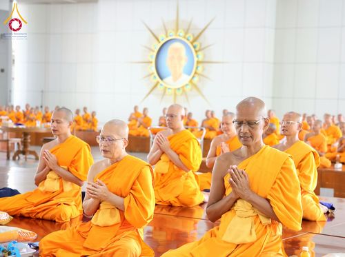 ภาพ No.226567:วันที่ 26 พฤษภาคม พ.ศ. 2568 พิธีบุพเปตพลี ครั้งที่ 164 ร่วมอุทิศบุญแด่หมู่ญาติที่ล่วงลับไปแล้ว และสืบทอดอายุพระพุทธศาสนา ณ หอฉันคุณยายอาจารย์ฯ วัดพระธรรมกาย