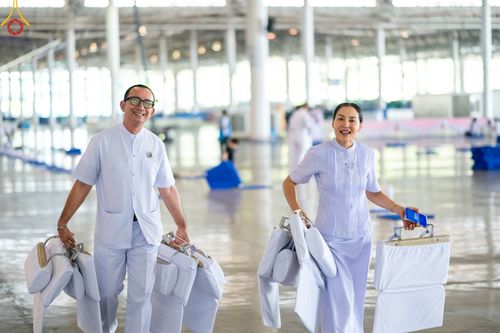 ภาพ No.102433:พิธีถวายอุปกรณ์ทำความสะอาด ณ บ้านแก้วเรือนทองคุณยายอาจารย์ฯ วัดพระธรรมกาย วันเสาร์ที่ 16 ธันวาคม พ.ศ. 2566