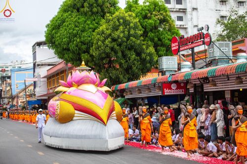 ภาพ No.128524:พิธีอัญเชิญพระบรมสารีริกธาตุ " ใจกลางเมืองนครหาดใหญ่ " เพื่อประดิษฐาน ณ มหารัตนเจดีย์สิริปทุมสวรรค์ (เจดีย์อริยพุทธะ 5 พระองค์) ศูนย์ปฏิบัติธรรมภาคใต้ อ.บางกล่ำ จ.สงขลา  วันที่ 9 มีนาคม พ.ศ. 2567 (ชุดที่ 2)