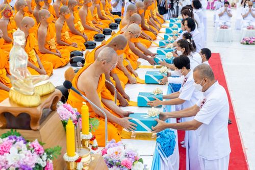 ภาพ No.118505:พิธีตักบาตรพระธรรมยาตรา ปีที่ 12 ณ อนุสรณ์สถานลำดับที่ 5 สถานที่เผยแผ่วิชชาธรรมกายครั้งแรก อนุสรณ์สถานบางปลา จ.นครปฐม วันที่ 25 มกราคม พ.ศ. 2567