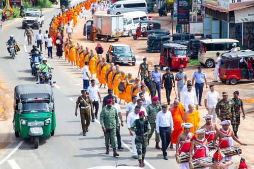 ภาพ No.139898:PhotoStory มหาศรัทธา ธรรมยาตราศรีลังกา EP.2 พิธีเปิดโครงการสยาม-ลังกา ธรรมยาตรา ฉลองเทศกาลวิสาขบูชาแห่งชาติ ศรีลังกา บูชาธรรม 80 ปีหลวงพ่อธัมมชโย เมื่อวันที่ 17 พฤษภาคม พ.ศ. 2567