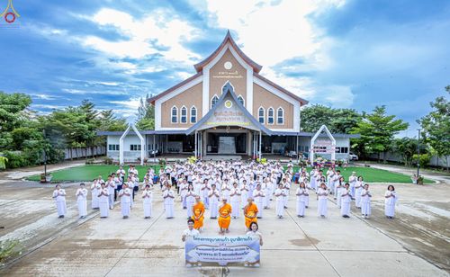 ภาพ No.249112:วันที่ 26-28 กันยายน พ.ศ. 2568 โครงการอบรม อุบาสกแก้ว อุบาสิกาแก้ว รุ่นที่ 3  ณ ศูนย์ปฏิบัติธรรมสมุทรปราการ ได้รับความเมตตาจากคณะสงฆ์ในพื้นที่  รวมถึงผู้บริหารสถานศึกษา ที่นำนักเรียนระดับมัธยมปลาย  มารับฟังข้อมูลเพื่อที่จะเป็นกำลังสำคัญ ในการเข้าร่วมขบวน