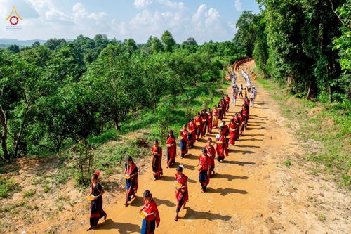 ภาพ No.257546:วันที่ 17 ตุลาคม พ.ศ. 2568 พิธีทอดกฐินสมทบวัดกัลยาณมิตรต่างประเทศ  บูชาธรรม 81 ปี หลวงพ่อธัมมชโย ณ ศูนย์ปฏิบัติธรรมไมตรีปูร์ เมืองคาร์การชารี ประเทศบังกลาเทศ 