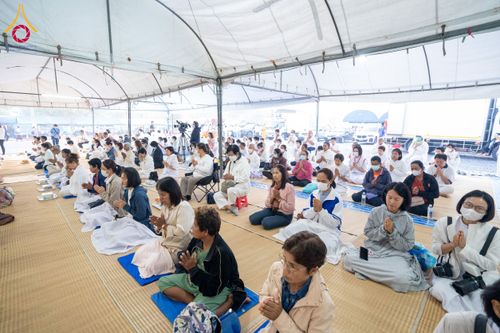 ภาพ No.200239:พิธีถวายภัตตาหารเป็นสังฆทาน แด่พระธรรมยาตรา ณ อนุสรณ์สถานบางปลา วัดบางปลา อำเภอบางเลน จังหวัดนครปฐม ในโครงการธรรมยาตรา กตัญญูบูชา มหาปูชนียาจารย์ พระมงคลเทพมุนี(สด จนฺทสโร) พระผู้ปราบมาร อนุสรณ์สถาน 7 แห่ง ปีที่ 13 วันที่ 23 มกราคม พ.ศ. 2568