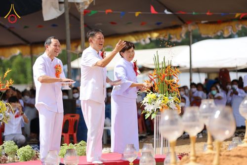 ภาพ No.76232:พิธีกลั่นแผ่นดินสร้างมหาเจดีย์ปัตตานี , พิธีตักบาตรแด่พระภิกษุสงฆ์ 159 รูป ,  พิธีทอดผ้าป่า , พิธีโปรยรัตนชาติ ,  พิธีจุดประทีปถวายเป็นพุทธบูชา ณ ศูนย์อบรมเยาวชนปัตตานี จ.ปัตตานี วันอาทิตย์ที่ 5 กุมภาพันธ์ พ.ศ.2566