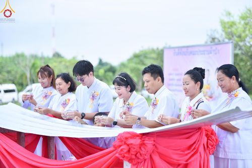 ภาพ No.158151:พิธีทอดผ้าป่า ติดตั้งแผ่นสิริฉะทะนะรัสมี(หลังคา) อาคาร 80 ปี หลวงพ่อธัมมชโย วันอาทิตย์ที่ 22 กันยายน พ.ศ. 2567 ณ ศูนย์ปฏิบัติธรรมวิหารแดง อ.วิหารแดง จ.สระบุรี