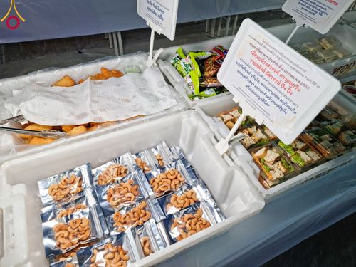 ภาพ No.108128:พิธีถวายภัตตาหารเป็นสังฆทาน แด่คณะพระธรรมยาตราฯ ในโครงการธรรมยาตรากตัญญูบูชา มหาปูชนียาจารย์ พระมงคลเทพมุนี(สด จนฺทสโร) พระผู้ปราบมาร อนุสรณ์สถาน 7 แห่ง ปีที่ 12 วันที่ 8 มกราคม พ.ศ. 2567 ณ อนุสรณ์สถานมหาวิหารพระมงคลเทพมุนี (โลตัสแลนด์) อ.สองพี่น้อง จ.สุ