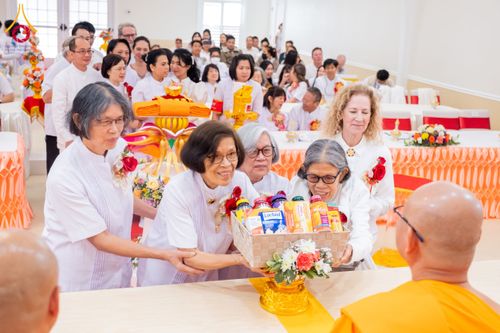ภาพ No.175051:พิธีทอดกฐิน วัดพระธรรมกายซิลิคอนวัลเลย์ มลรัฐแคลิฟอร์เนีย ประเทศสหรัฐอเมริกา บูชาธรรม 80 ปี หลวงพ่อธัมมชโย โดยคณะศิษยานุศิษย์วัดพระธรรมกาย วันที่ 27 ตุลาคม พ.ศ. 2567