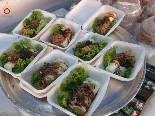 ภาพ No.200907:พิธีถวายภัตตาหารเป็นสังฆทาน แด่พระธรรมยาตรา ณ อนุสรณ์สถานบางปลา วัดบางปลา อำเภอบางเลน จังหวัดนครปฐม ในโครงการธรรมยาตรา กตัญญูบูชา มหาปูชนียาจารย์ พระมงคลเทพมุนี(สด จนฺทสโร) พระผู้ปราบมาร อนุสรณ์สถาน 7 แห่ง ปีที่ 13 วันที่ 24 มกราคม พ.ศ. 2568