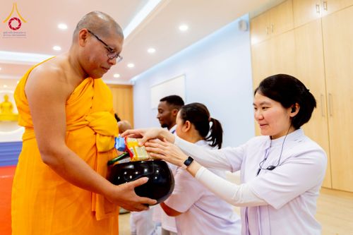 ภาพ No.233323:วันอาทิตย์ที่ 6 กรกฎาคม พ.ศ. 2568 พิธีถวายมหาสังฆทานแด่คณะสงฆ์ทั่วโลกและพิธีตักบาตรเนื่องในวันเข้าพรรษา  ณ วัดพุทธเคปทาวน์ ประเทศแอฟริกาใต้