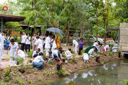 ภาพ No.238577:วันอาทิตย์ที่ 17 สิงหาคม พ.ศ. 2568 พิธีทอดผ้าป่าบำรุงศูนย์อบรมเยาวชนนครปฐม ครบรอบ 14 ปี และพิธีปลูกต้นไม้รอบสระเศรษฐี ณ ศูนย์อบรมเยาวชนนครปฐม