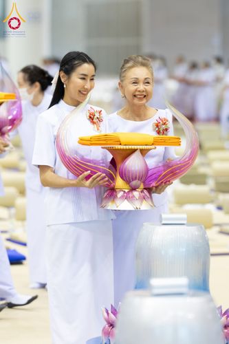 ภาพ No.134343:พิธีทอดผ้าป่าสมทบ มหาสังฆทาน 10,000 วัด ทั่วไทย วันอาทิตย์ต้นเดือนที่ 7 เมษายน พ.ศ.2567 ณ ห้องแก้วสารพัดนึก 1 สภาธรรมกายสากล  วัดพระธรรมกาย จ.ปทุมธานี