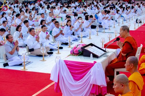 ภาพ No.109613:พิธีจุดประทีปถวายเป็นพุทธบูชา และบูชาธรรมมหาปูชนียาจารย์ วันที่ 10 มกราคม พ.ศ. 2567 ณ อนุสรณ์สถานคลองบางนางแท่น อ.สามพราน จ.นครปฐม
