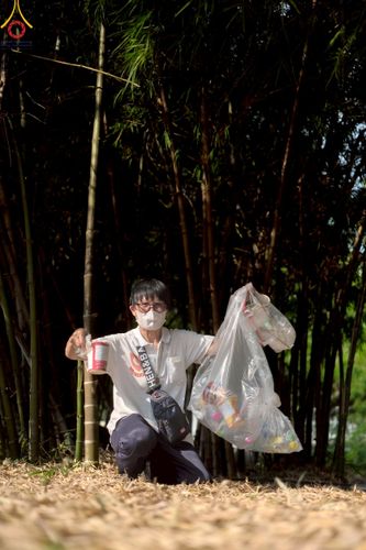 ภาพ No.220504:วันที่ 23-25 เมษายน พ.ศ. 2568 เจ้าหน้าที่และสาธุชนช่วยกัน รับบุญเก็บงานวันคุ้มครองโลก ณ วัดพระธรรมกาย