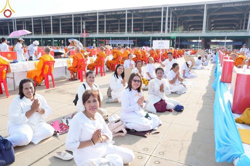 ภาพ No.221599:วันอังคารที่ 22 เมษายน พ.ศ. 2568 ภาพพิธีถวายมหาสังฆทานคณะสงฆ์ 40,000 กว่าวัดทั่วประเทศ เนื่องในวันคุ้มครองโลก ชุดที่ 2 (ปลื้มให้สมการรอคอย) ณ ลานธรรมพระมหาธรรมกายเจดีย์ วัดพระธรรมกาย