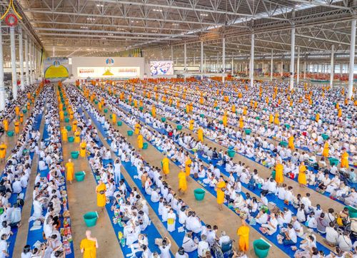 ภาพ No.207272:พิธีตักบาตร และปฏิบัติธรรมช่วงสาย ในวันมาฆบูชา วันพุธที่ 12 กุมภาพันธ์ พ.ศ. 2568 ณ วัดพระธรรมกาย จังหวัดปทุมธานี