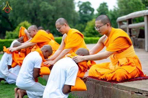 ภาพ No.231082:วันที่ 1 กรกฎาคม พ.ศ. 2568 โครงการบรรพชาสามเณร 300 รูป ถวายเป็นพุทธบูชา  วันอาสาฬหบูชา ณ จุดกำเนิดพระรัตนตรัย  ต้นแหล่งธัมมจักกัปปวัตตนสูตร เมืองพาราณสี  สารนาถ ประเทศอินเดีย