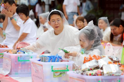 ภาพ No.245288:วันอาทิตย์ที่ 14 กันยายน พ.ศ. 2568 ตักบาตรพระ 555 รูป มหากุศล  น้อมถวายเป็นพุทธบูชา ณ หอนาฬิกาเบตง อ.เบตง จ.ยะลา