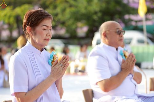 ภาพ No.235191:วันอาทิตย์ที่ 27 กรกฎาคม พ.ศ. 2568 พิธีตักบาตรพระ1,000 รูป ทำบุญเมืองพัทลุง ประธานสงฆ์ พระปริยัติวชิโรดม  เจ้าคณะจังหวัดพัทลุง ประธานฆราวาส นายรัฐศาสตร์ ชิดชู  ผู้ว่าราชการจังหวัดพัทลุง