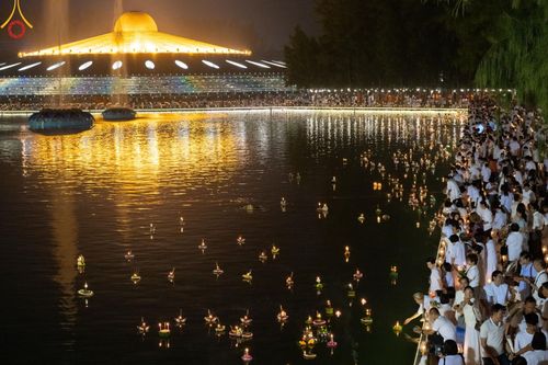 ภาพ No.170337:พิธีลอยกระทงธรรม ณ สระเศรษฐีทะเลบุญ มหาวิหารพระมงคลเทพมุนีฯ วัดพระธรรมกาย วันศุกร์ที่ 15 พฤศจิกายน พ.ศ.2567 (วันเพ็ญ 15 ค่ำ เดือน 12)